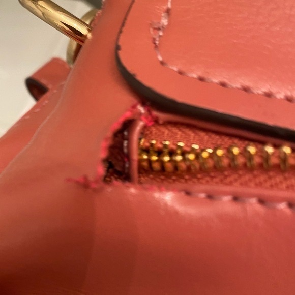 EASTSIDE VEGAN LEATHER CROSSBODY BAG IN ROSE COLOUR WITH HANDLE AND STRAP - Picture 5 of 16